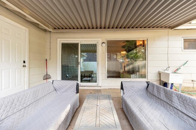 Building Photo - 1707 Deerfield Dr