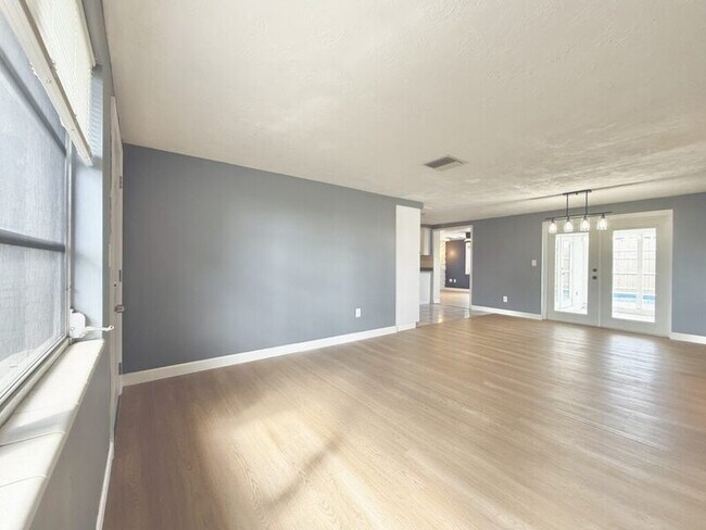 Building Photo - 3411 Cincinnati Dr