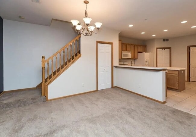 Building Photo - 277 S 79th St