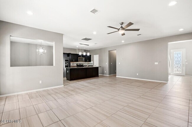 Building Photo - 297 Denim St