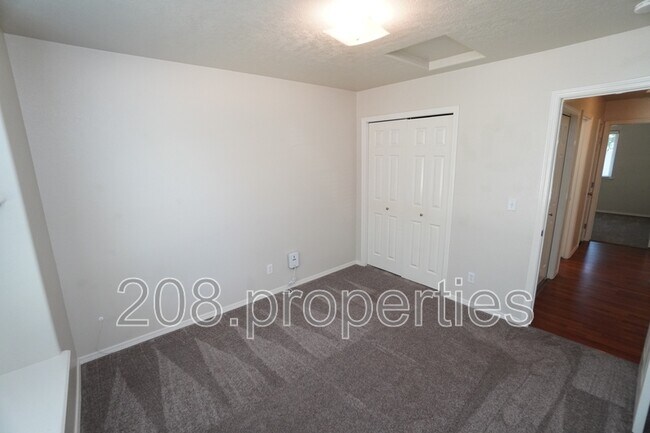 Building Photo - 12303 W Abram Dr
