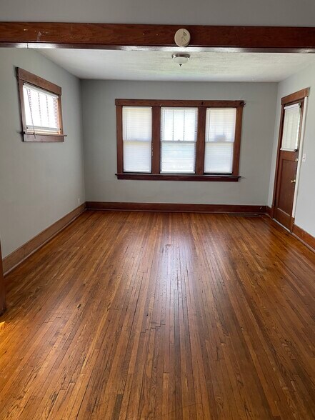 Living room - 3603 N 60th St