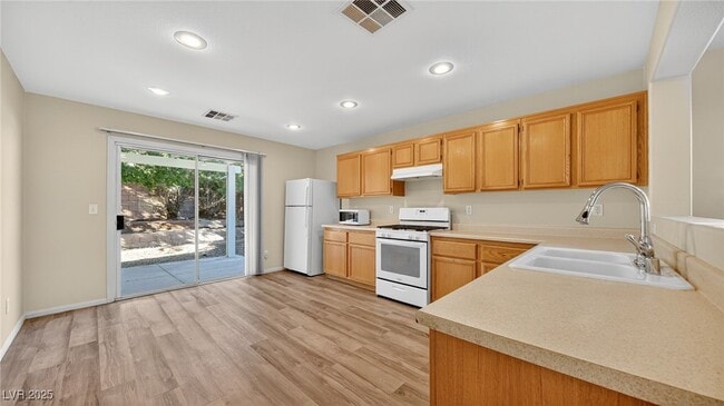 Building Photo - 10460 Wellington Manor Ave