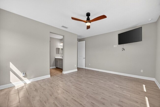 Building Photo - 85614 Fall River Pkwy