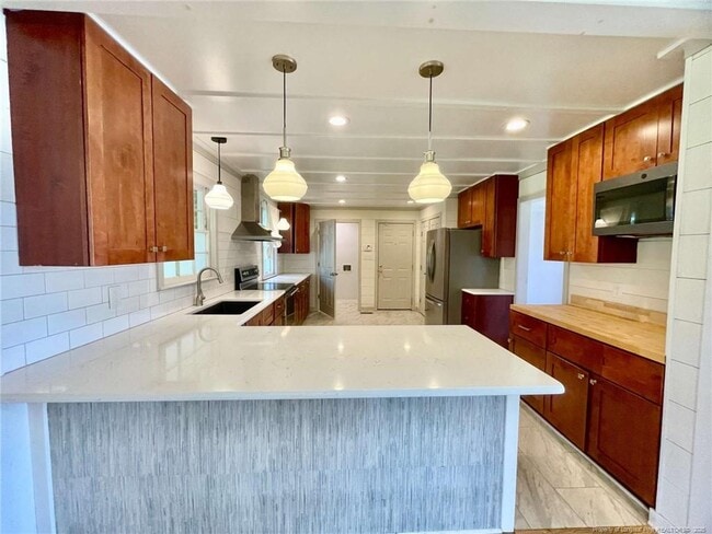 Building Photo - 2309 Village Dr