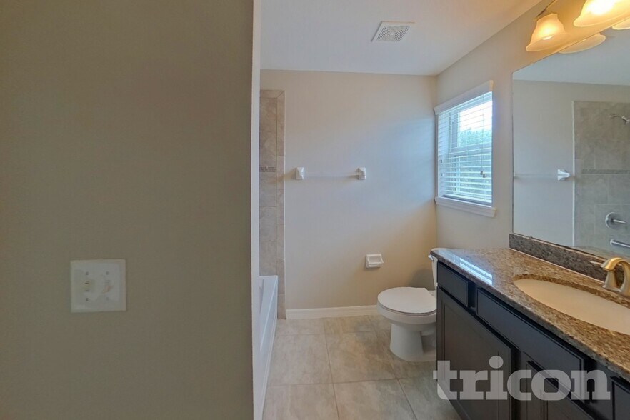 Building Photo - 12317 Fairlawn Dr