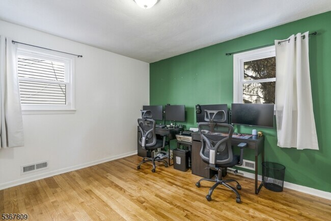 Building Photo - 9 Westervelt Pl