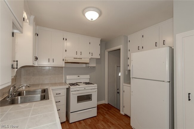 Building Photo - 1752 Brainard Rd