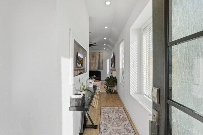 Building Photo - 4910 Shore Arbor Ln