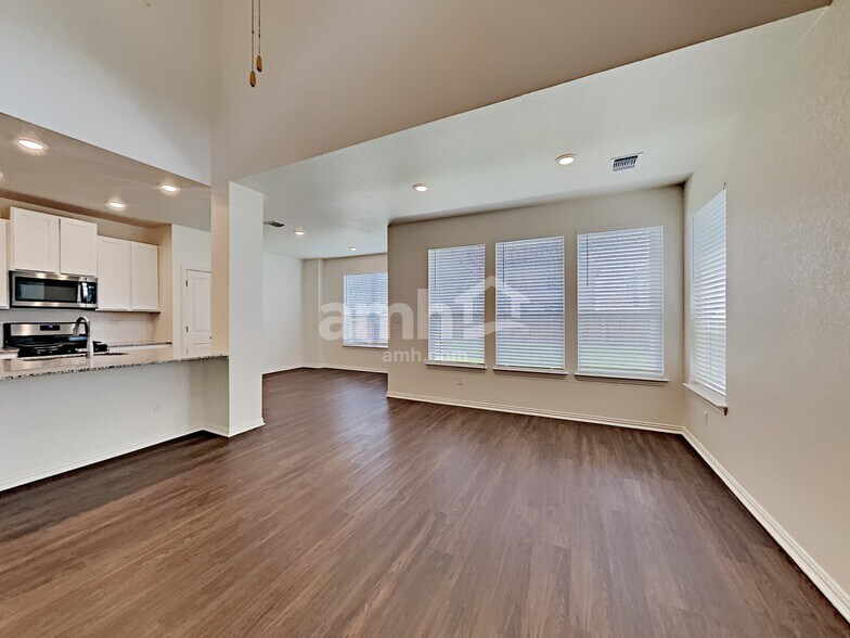 Building Photo - 2722 Meadowood Heights