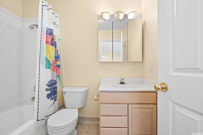 Building Photo - Beautiful home in Eden with amazing views from covered deck and 4 car garage