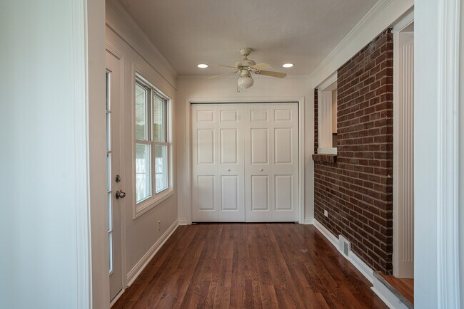 Building Photo - 218 Bramton Rd