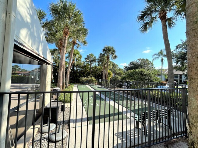 Building Photo - 3101 Lucerne Park Dr
