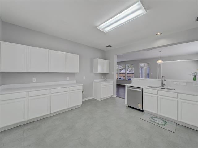 Building Photo - 7120 Wind Row Dr