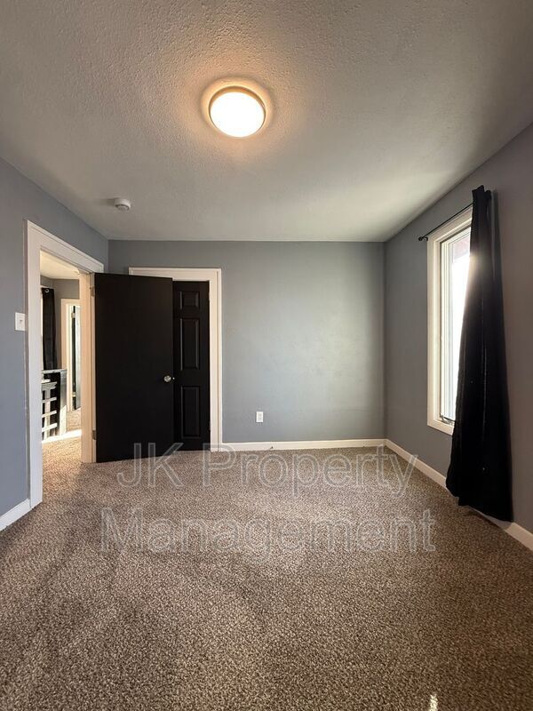 Building Photo - 1512 3rd Ave N