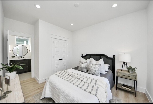 Building Photo - 7911 Lynette St