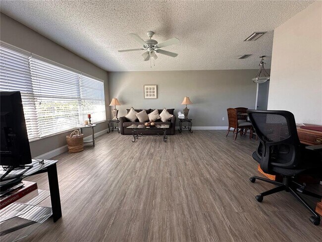 Building Photo - 6914 20th Ave W