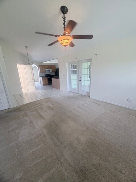 Building Photo - SW Area - Move in Ready, off Chiquita Blvd