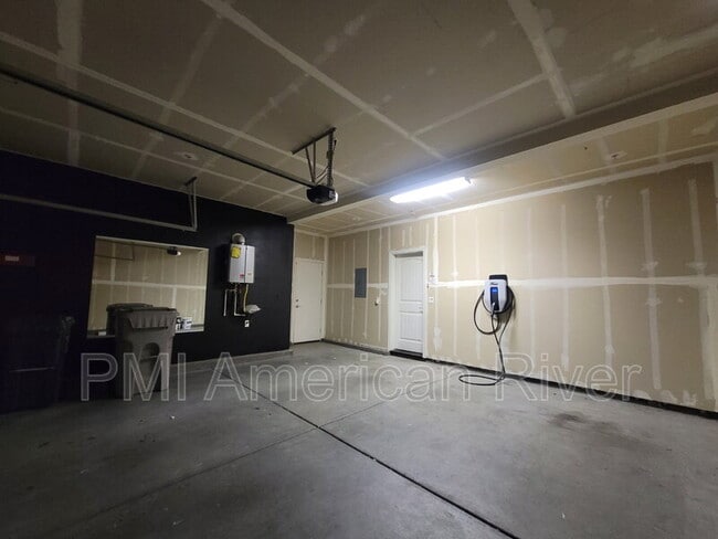 Building Photo - 3805 Amelia Rose Way