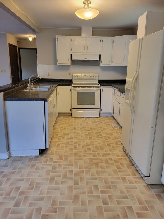 Building Photo - Single Family Home