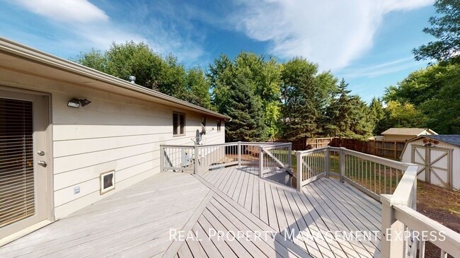 Building Photo - 3 Bed 3 Bath Home in Sioux Falls!