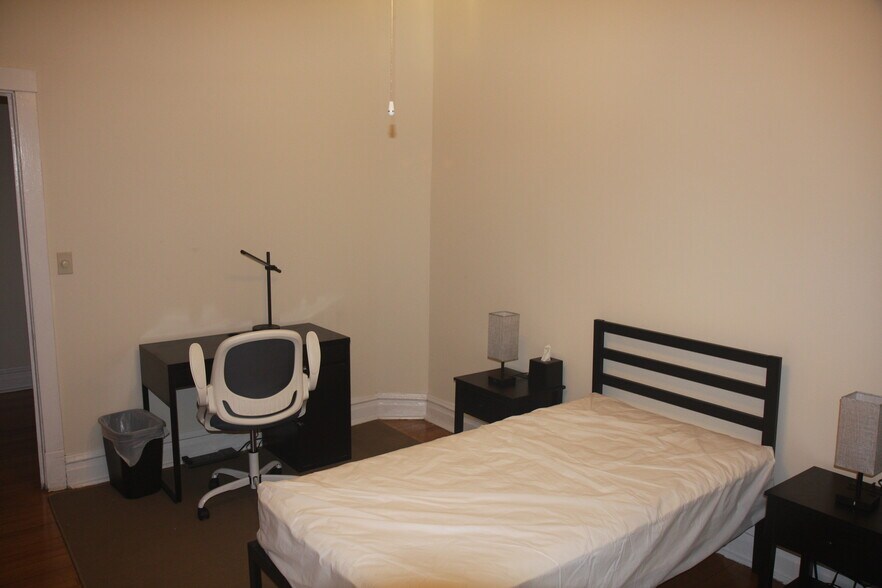 Front living room again - 1417 W Rosemont Ave