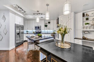 Interior Photo - The James River Oaks