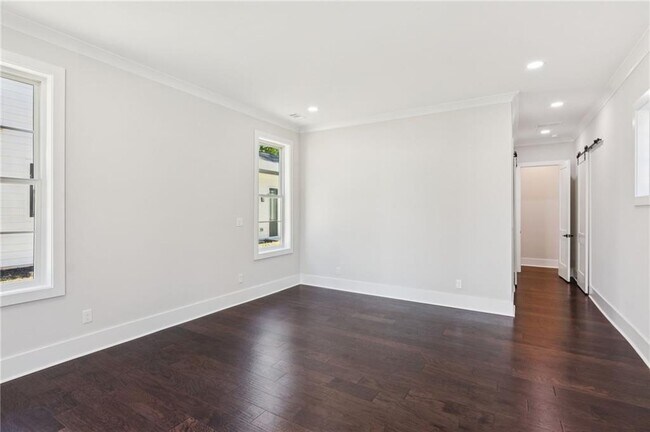 Building Photo - 115 Thome Dr