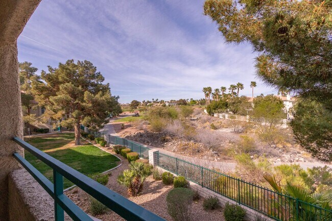 Building Photo - SPECTACULAR 2BED/2BATH CONDO IN HENDERSON!