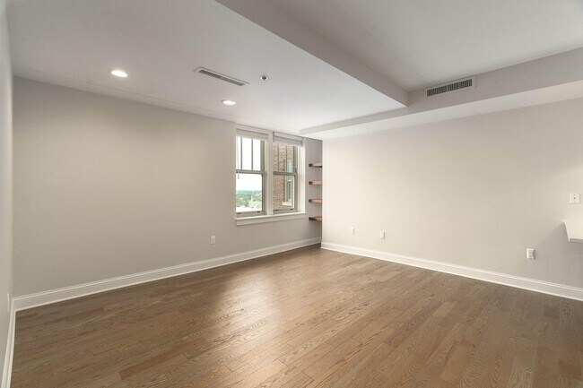 Building Photo - 525 W Lafayette Blvd
