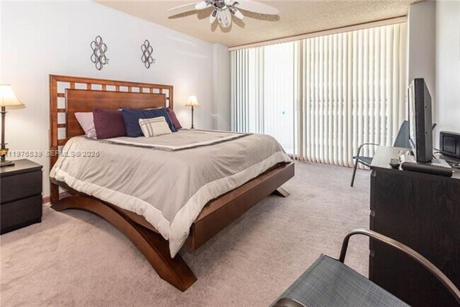 Building Photo - 9341 Collins Ave