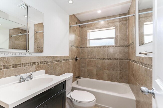 Building Photo - 1032 SW 22nd Terrace