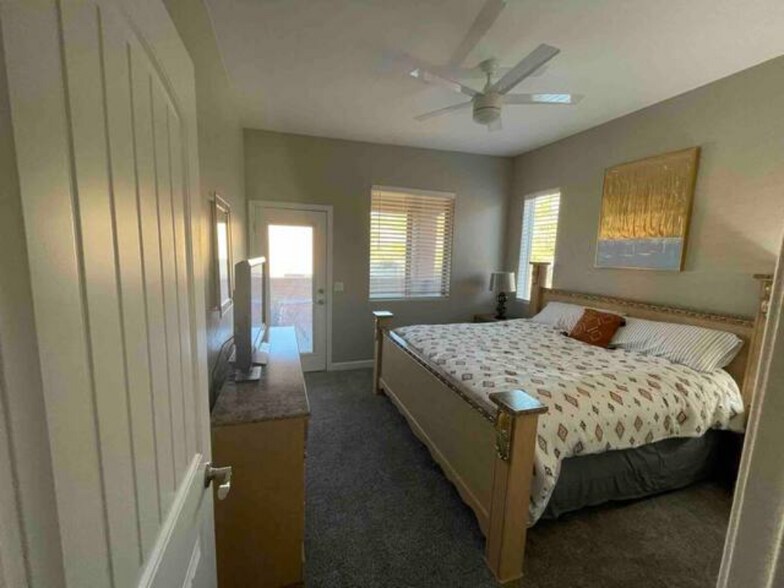 Building Photo - 4261 N Red Sun Pl