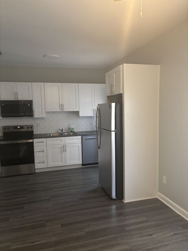 Building Photo - Cozy 3 Bedroom, 1 Bath (Plus Bonus room) Home - Across the Street from the Set at FAMU!