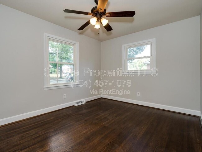 Building Photo - 6827 Woodstream Dr