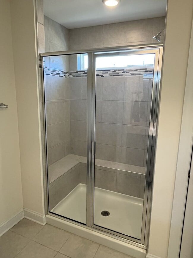 Building Photo - Newer 3 Bed + Loft Townhome in Davis Lake ...