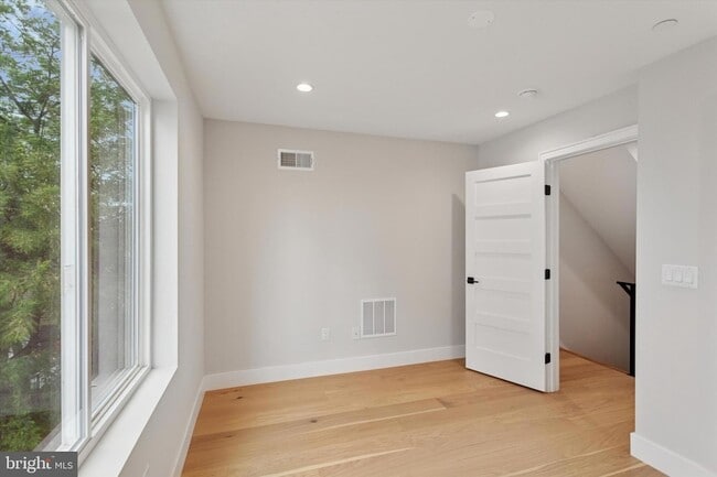 Building Photo - 2120 Bellmore St