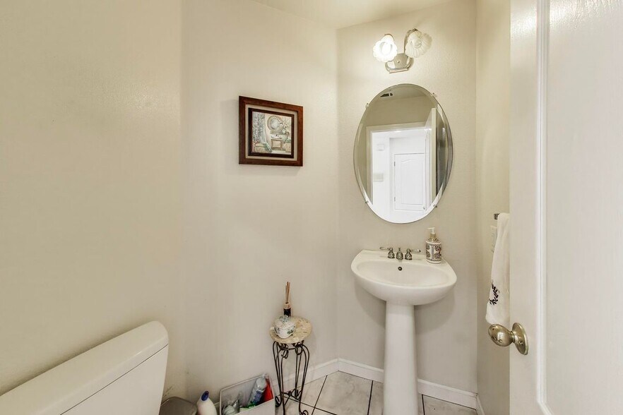 Building Photo - 7 Cymbidium Cir