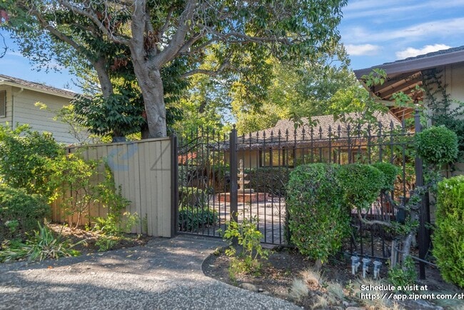 Building Photo - 14927 Jerries Dr