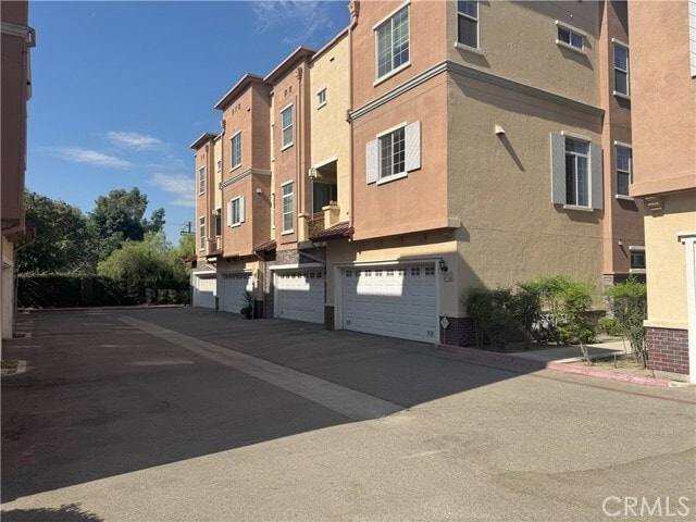 Primary Photo - 13639 Foster Ave