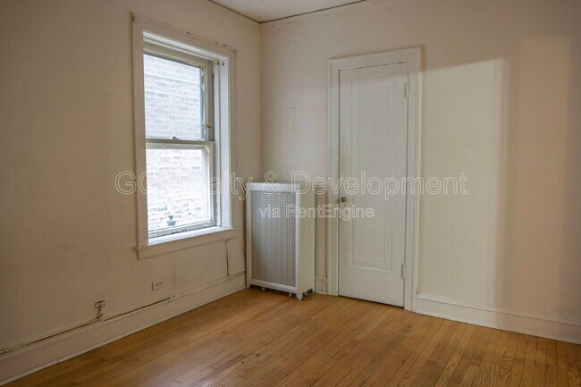 Building Photo - 3841 N Sawyer Ave