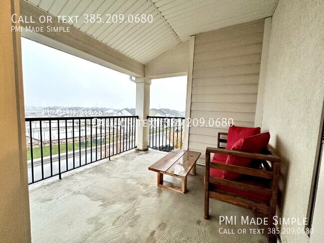 Building Photo - Move in Special! Condo with Amazing Views ...