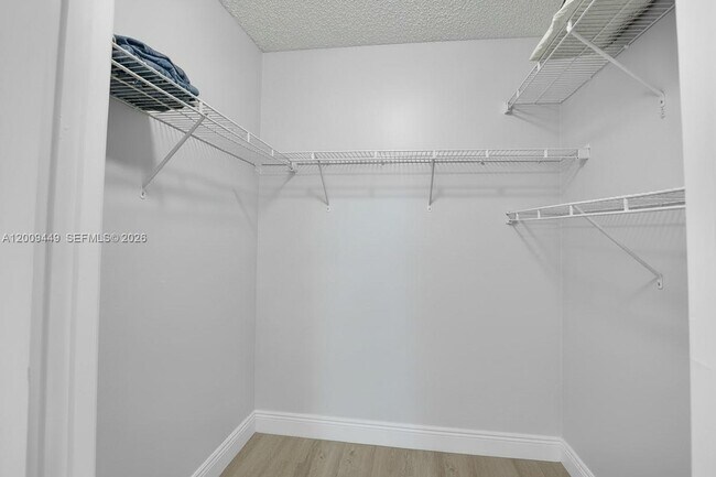 Building Photo - 9999 Summerbreeze Dr