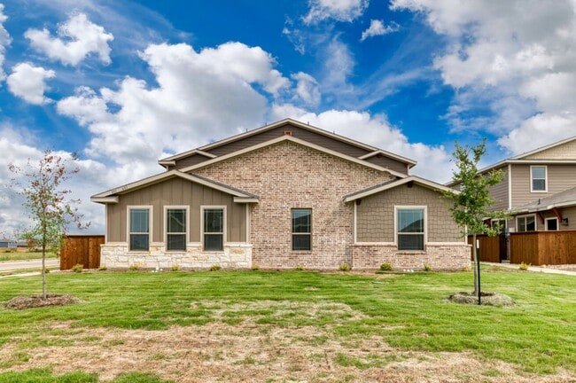 Building Photo - AVAILABLE NOW! GORGEOUS 3 BEDROOM FOUR PLEX LOCATED IN MIDLOTHIAN ISD!