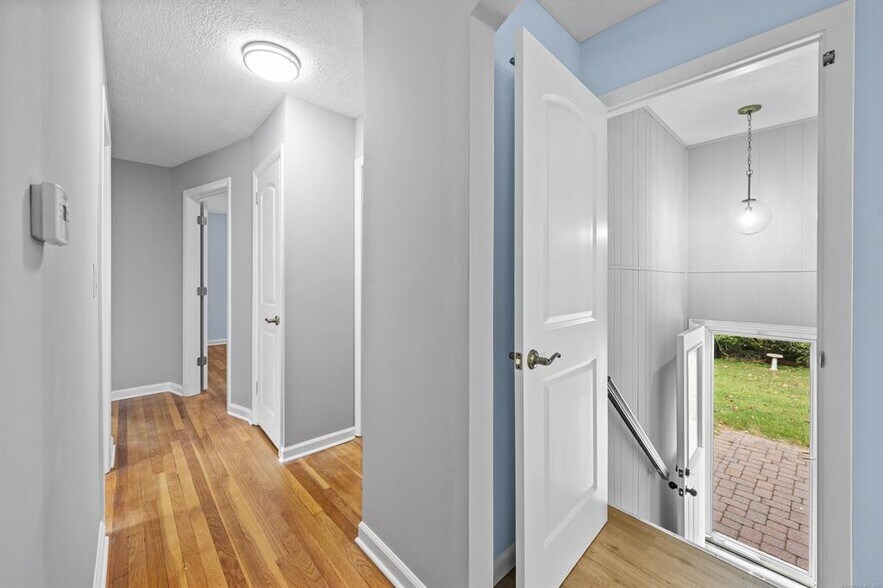 Hallway - 1325 Avon Blvd