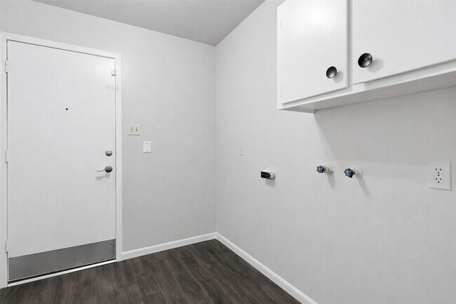 Building Photo - 10507 Offer Dr
