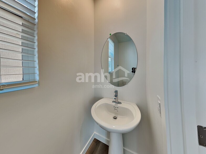 Building Photo - 7399 S Paseo Monte de Oro