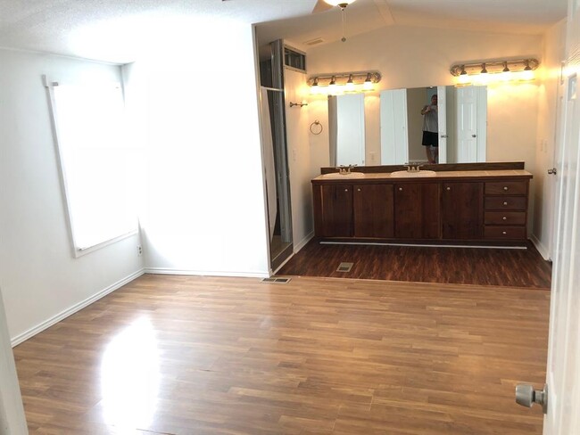 Building Photo - 3074 FM 1486