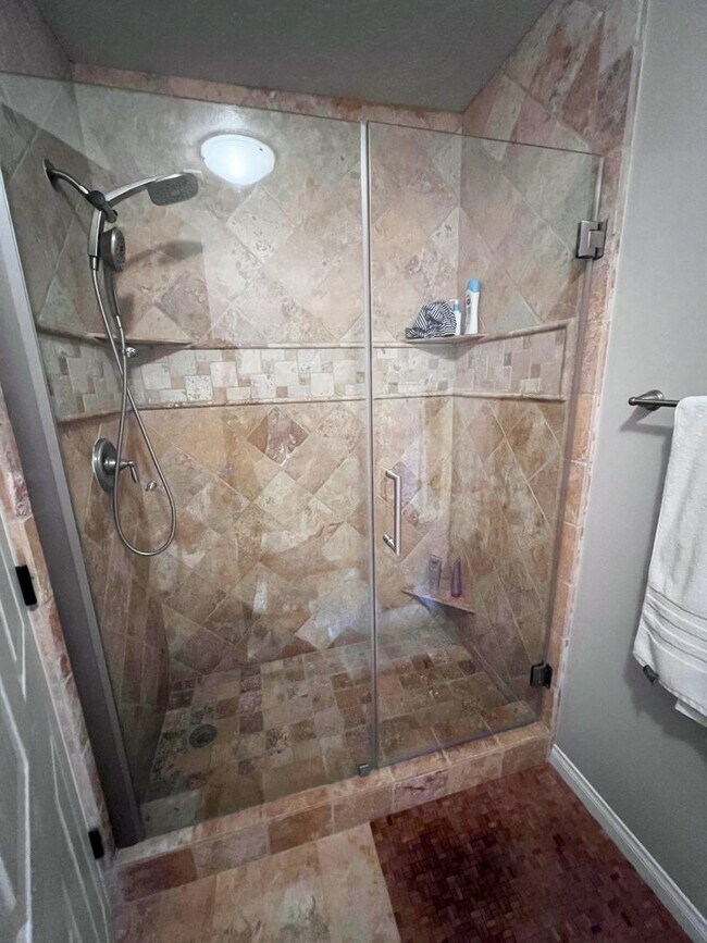 Building Photo - Beautifully Furnished 2 Bed/2.5 Bath Townhome in the Desirable Woodlands of La Jolla