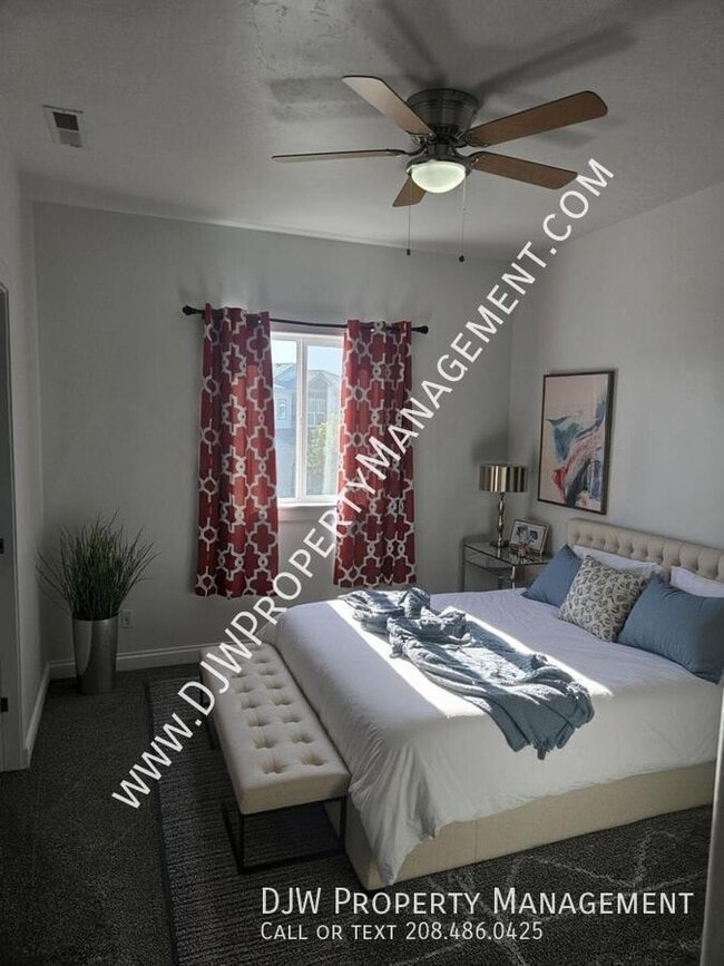 Building Photo - 1594 S Pilar Wy